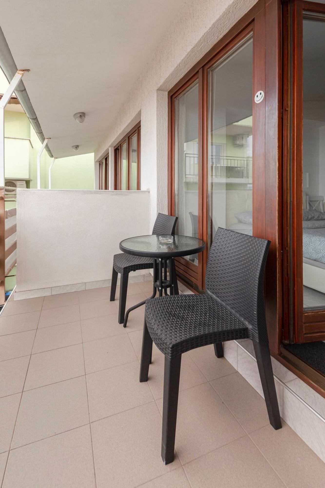 Studio Vesna & Zan Koper Luaran gambar