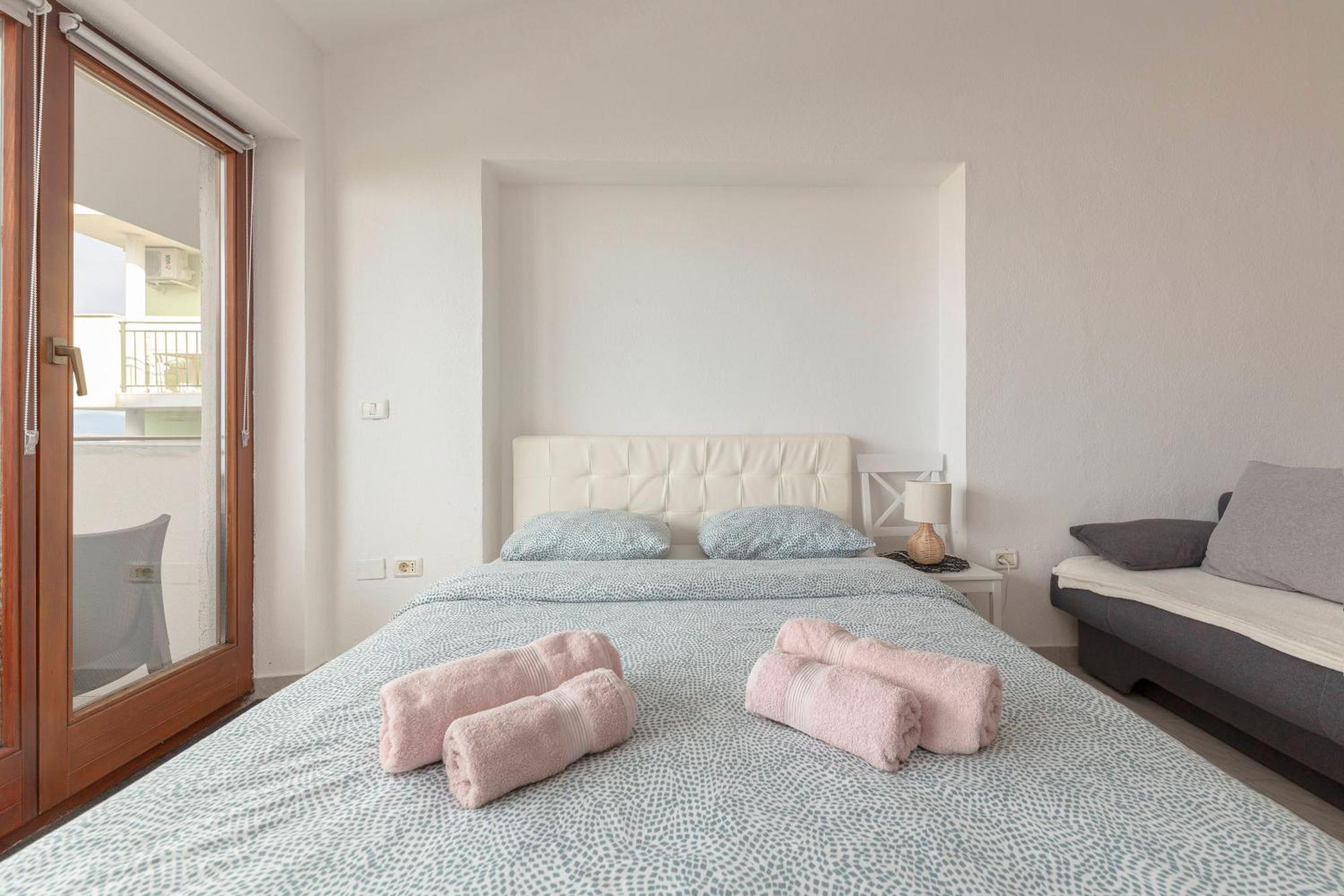 Studio Vesna & Zan Koper Luaran gambar