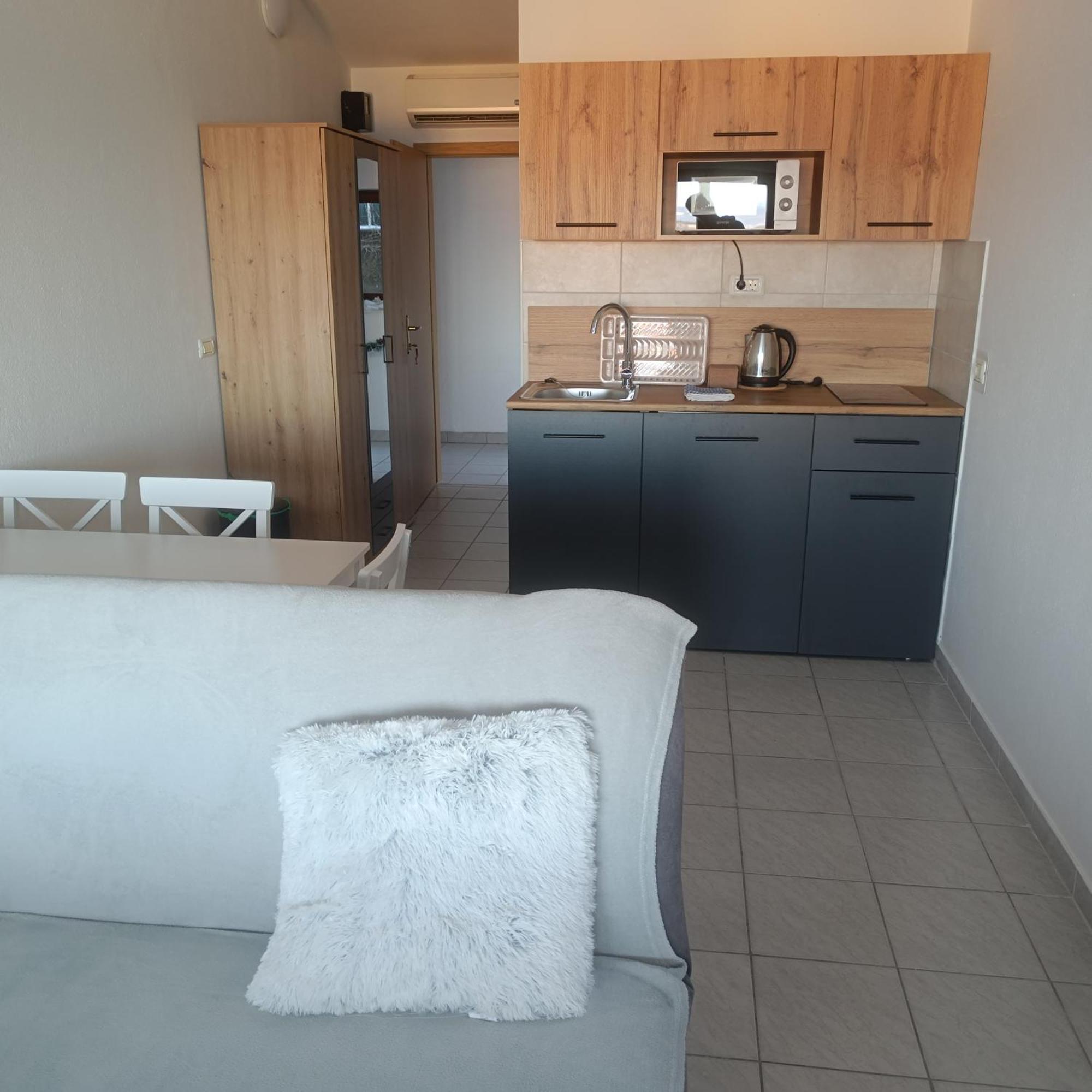 Studio Vesna & Zan Koper Luaran gambar