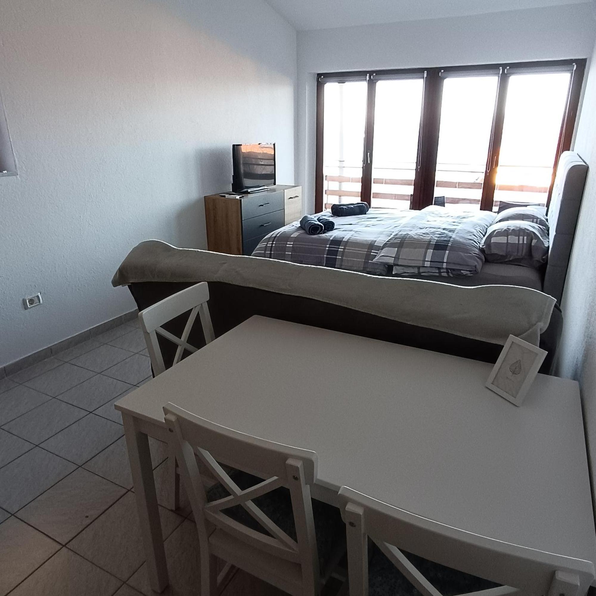 Studio Vesna & Zan Koper Luaran gambar